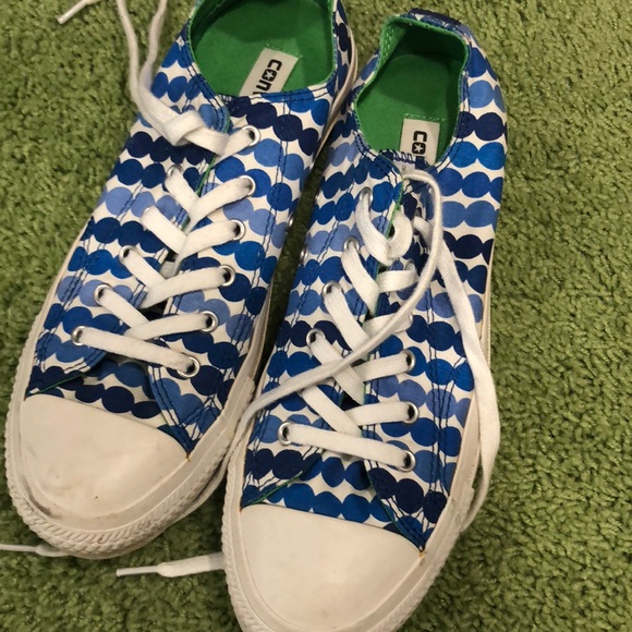 blue polka dot converse